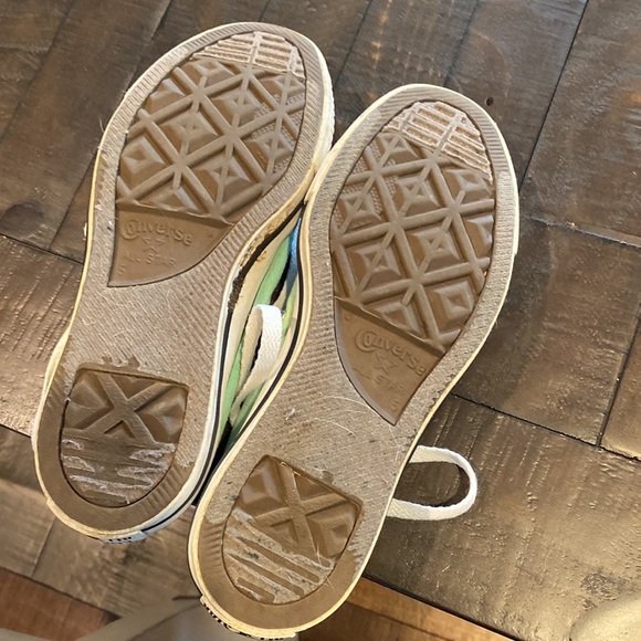 Converse size 7 women’s in beach glass - Picture 5 of 5